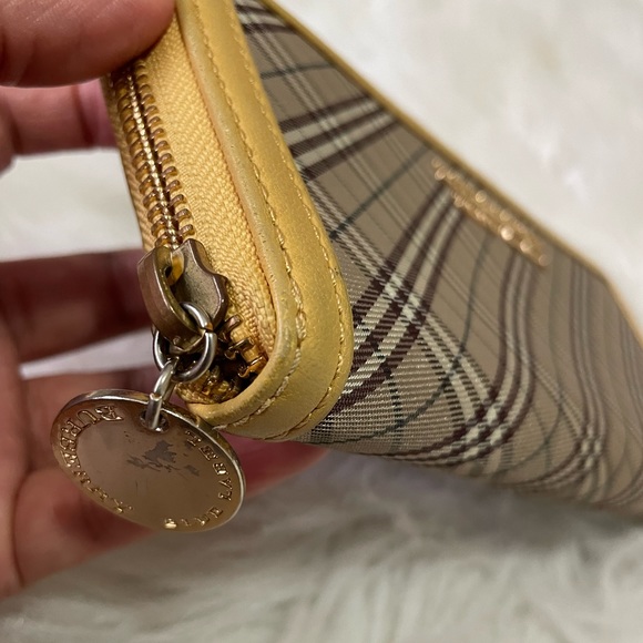 Authentic BURBERRY long zip wallet🌸🦋 - Picture 9 of 16